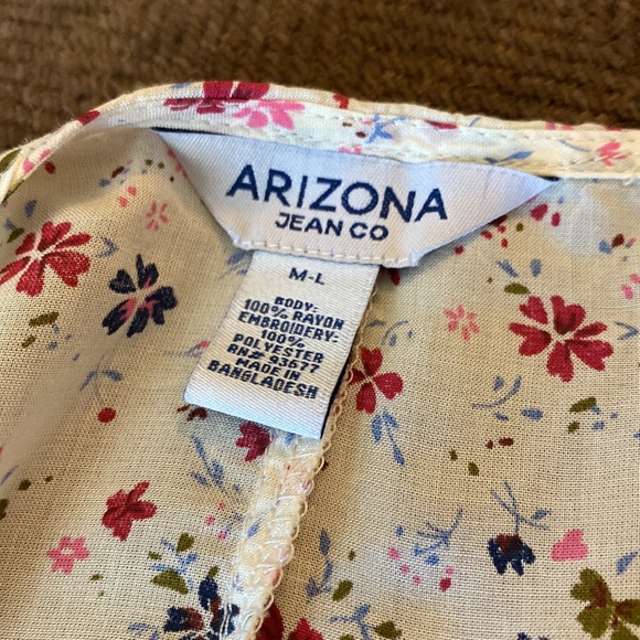 Arizona light weight coverup with embroidered embellishments size M/L - Picture 6 of 7